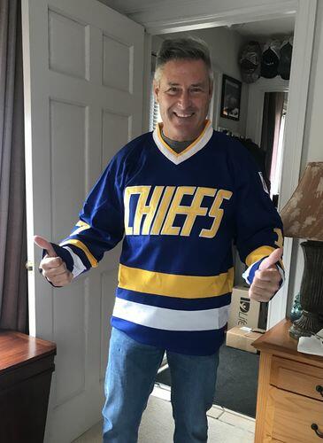 Steve Hanson #17 Charlestown Chiefs Hockey Jersey photo review